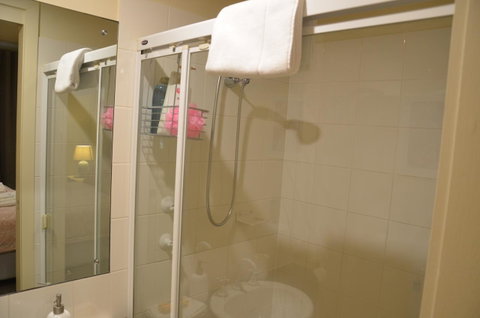 ADELAIDE CENTRAL APARTMENT - 3BR, 2BATH & CARPARK - Brisbane Tourism 18