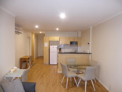 ADELAIDE CENTRAL APARTMENT - 3BR, 2BATH & CARPARK - Brisbane Tourism 8