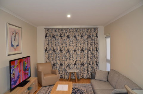 ADELAIDE CENTRAL APARTMENT - 3BR, 2BATH & CARPARK - Brisbane Tourism 1
