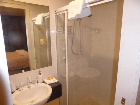 ADELAIDE CENTRAL APARTMENT - 3BR, 2BATH & CARPARK - Brisbane Tourism 14