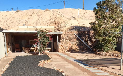 Desert Gum Retreat Gough St - Tourism Brisbane 7