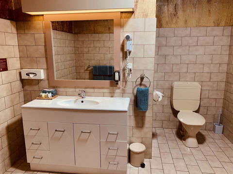 Desert Cave Hotel - Brisbane Tourism 9