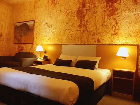 Desert Cave Hotel - Brisbane Tourism 37