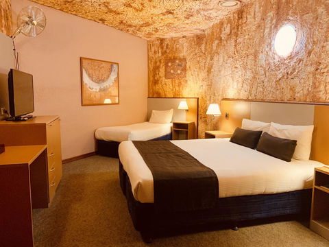 Desert Cave Hotel - Brisbane Tourism 23