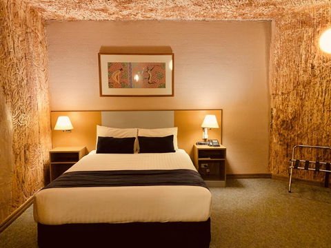 Desert Cave Hotel - Brisbane Tourism 10