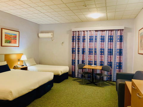 Desert Cave Hotel - Brisbane Tourism 26