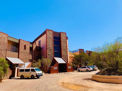 Desert Cave Hotel - Brisbane Tourism 28