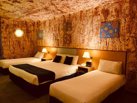 Desert Cave Hotel - Brisbane Tourism 33