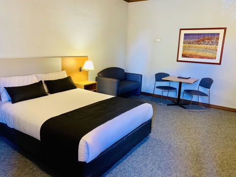 Desert Cave Hotel - Brisbane Tourism 19