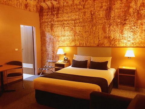 Desert Cave Hotel - Brisbane Tourism 40