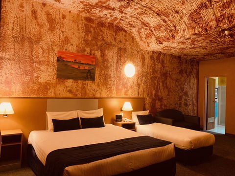 Desert Cave Hotel - Brisbane Tourism 25
