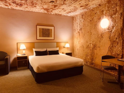 Desert Cave Hotel - Brisbane Tourism 17