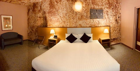 Desert Cave Hotel - Brisbane Tourism 2