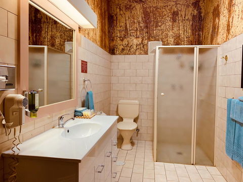 Desert Cave Hotel - Brisbane Tourism 5