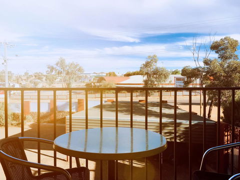 Desert Cave Hotel - Brisbane Tourism 0
