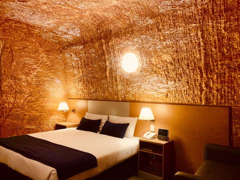 Desert Cave Hotel - Brisbane Tourism 13