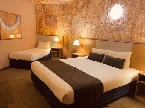 Desert Cave Hotel - Brisbane Tourism 24
