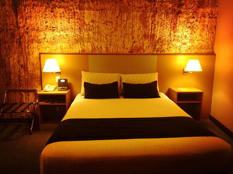 Desert Cave Hotel - Brisbane Tourism 38