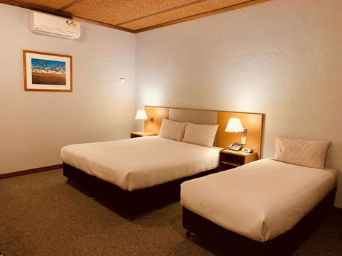 Desert Cave Hotel - Brisbane Tourism 22