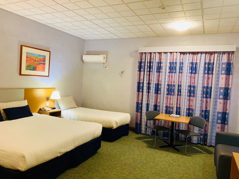 Desert Cave Hotel - Brisbane Tourism 32