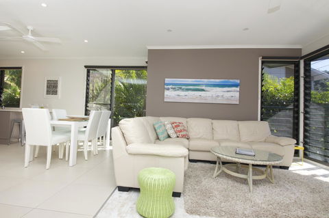 Boom 6 Boomerang Beach - Tourism Brisbane 1