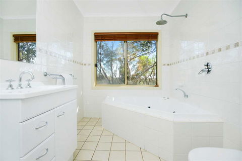 Shiraz Cottage - Tourism Brisbane 5