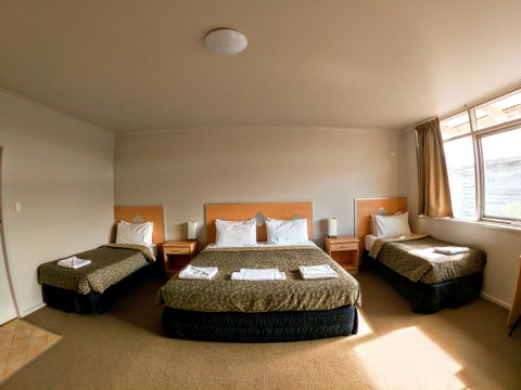 Highway One Motel - Brisbane Tourism 1