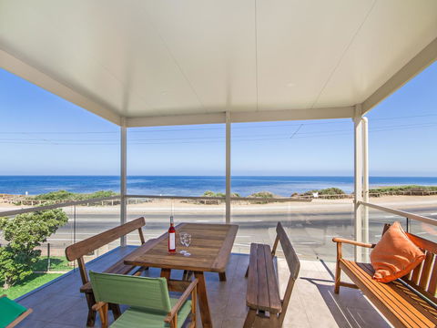 Pearl By The Sea - Tourism Brisbane 0