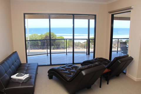 The Lighthouse - Beachfront Accommodation - Tourism Brisbane 5
