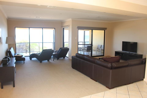 The Lighthouse - Beachfront Accommodation - Tourism Brisbane 2