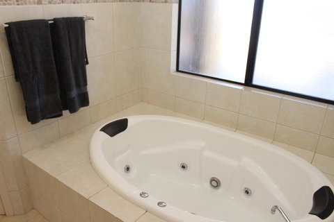 The Lighthouse - Beachfront Accommodation - Tourism Brisbane 4