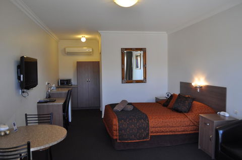 Augusta Courtyard Motel - Tourism Brisbane 0