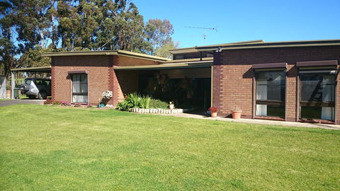 Hilltop Escape - Tourism Brisbane 0