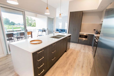 Wellington Lake Retreat - Tourism Brisbane 3