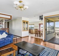 Rocks Retreat House with Sea Views - Tourism Brisbane