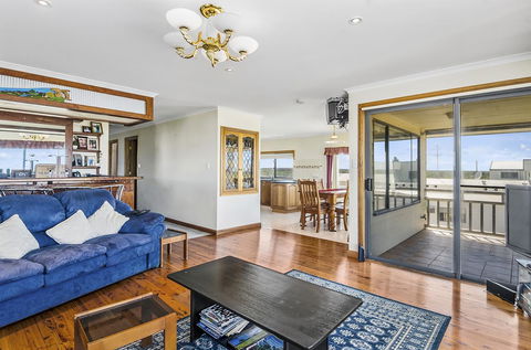 Rocks Retreat House With Sea Views - Tourism Brisbane 0