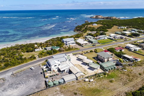 Rocks Retreat House With Sea Views - Tourism Brisbane 17