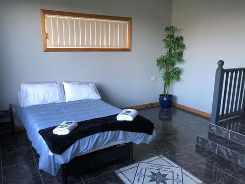 Rocks Retreat House With Sea Views - Tourism Brisbane 4