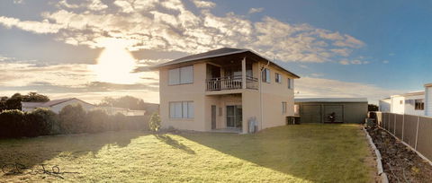 Rocks Retreat House With Sea Views - Tourism Brisbane 5