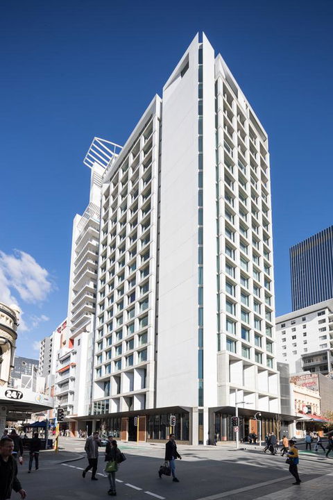 QT Perth - Brisbane 4u 7