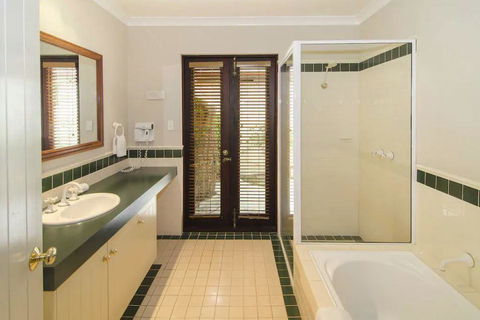 Margaret River Resort - Brisbane Tourism 7