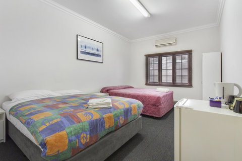 The Emperors Crown Hostel - Tourism Brisbane 16