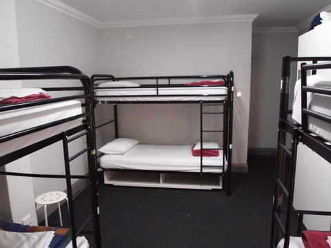 The Emperors Crown Hostel - Tourism Brisbane 11