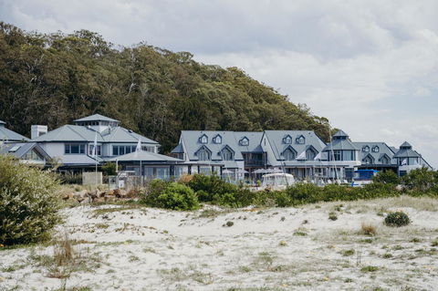 Anchorage Port Stephens - Brisbane 4u 4