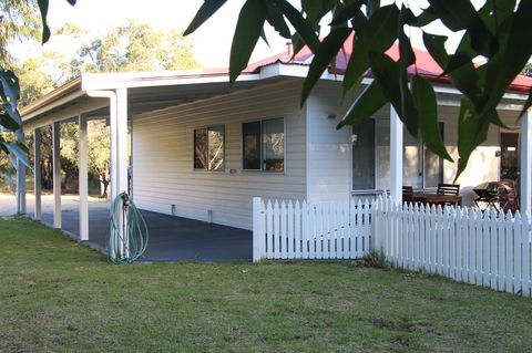 Sapphire Chalets, Augusta - Tourism Brisbane 6