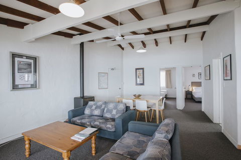 Canal Rocks Beachfront Apartments - Tourism Brisbane 38