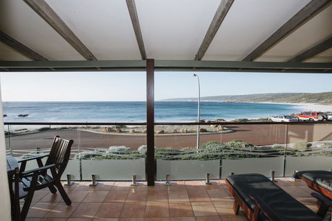 Canal Rocks Beachfront Apartments - Tourism Brisbane 0