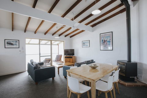 Canal Rocks Beachfront Apartments - Tourism Brisbane 22