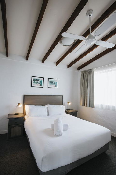 Canal Rocks Beachfront Apartments - Tourism Brisbane 19
