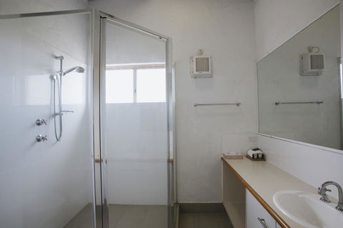 Canal Rocks Beachfront Apartments - Tourism Brisbane 20